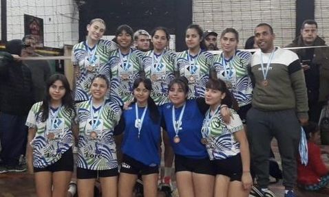 F. Varela – Medalla de bronce para el Vóley femenino municipal